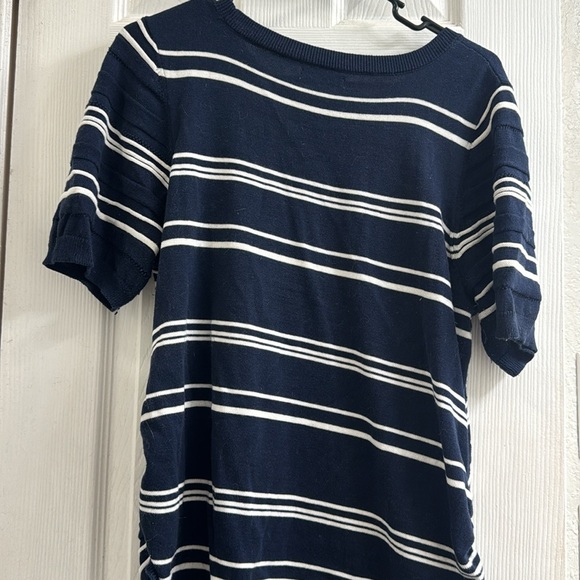 Short sleeve sweater size large - Picture 2 of 3